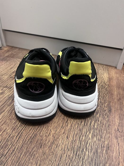 Маратонки Guess 41 номер