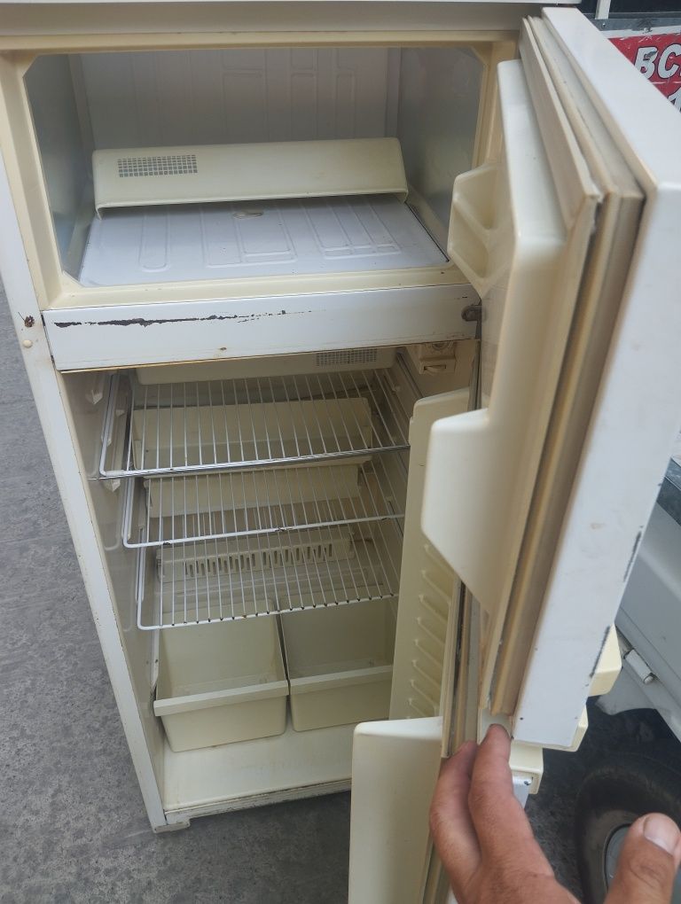 Продам холодильник
