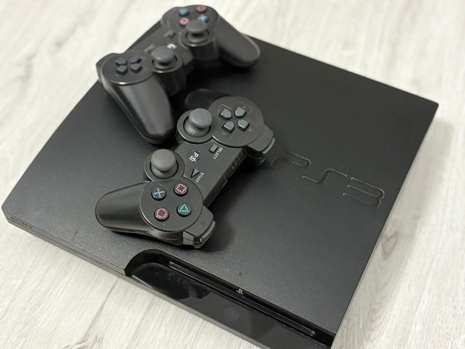 Consola PS3 SLIM, 2 controllere si o colectie de 13 jocuri
