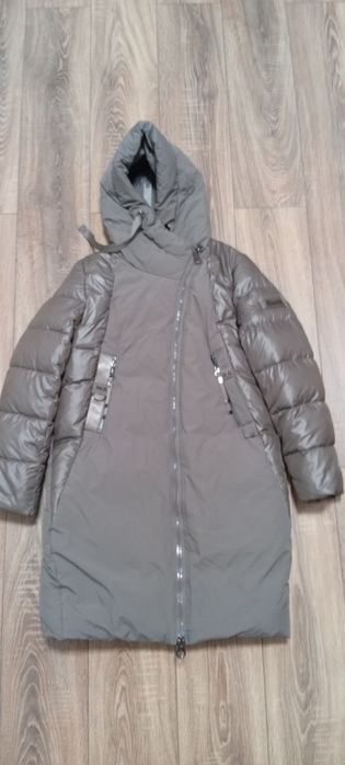 Продам зимние куртку 28000