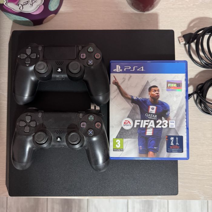 PlayStation 4 Pro 4K 1Tb 1 controller Fifa24