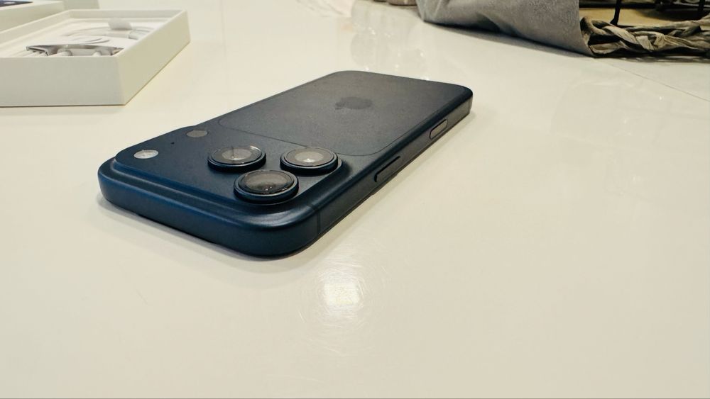 Iphone 17 Pro 256GB син