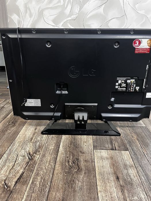 Телевизор LG в хорошем состоянии