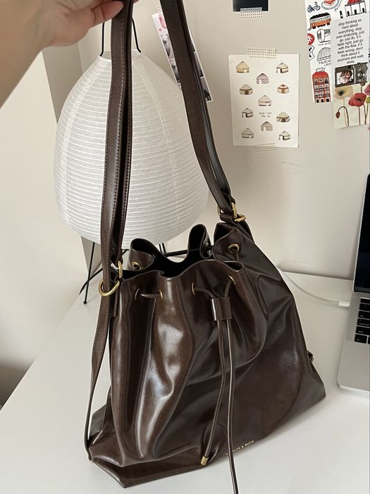 продаю сумку Charles&Keith Neva Two-Way Bucket Bag