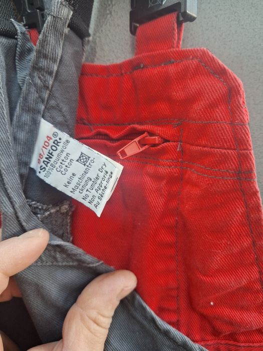 Salopeta pentru Micul Meseriaș. Mărimea 98-104 pentru copii.
Dimensiun