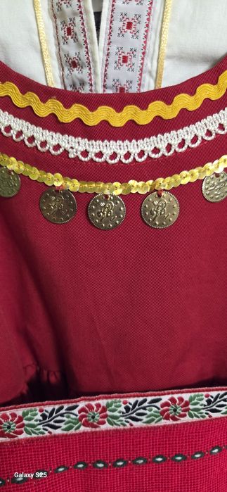 Народна носия за момиче