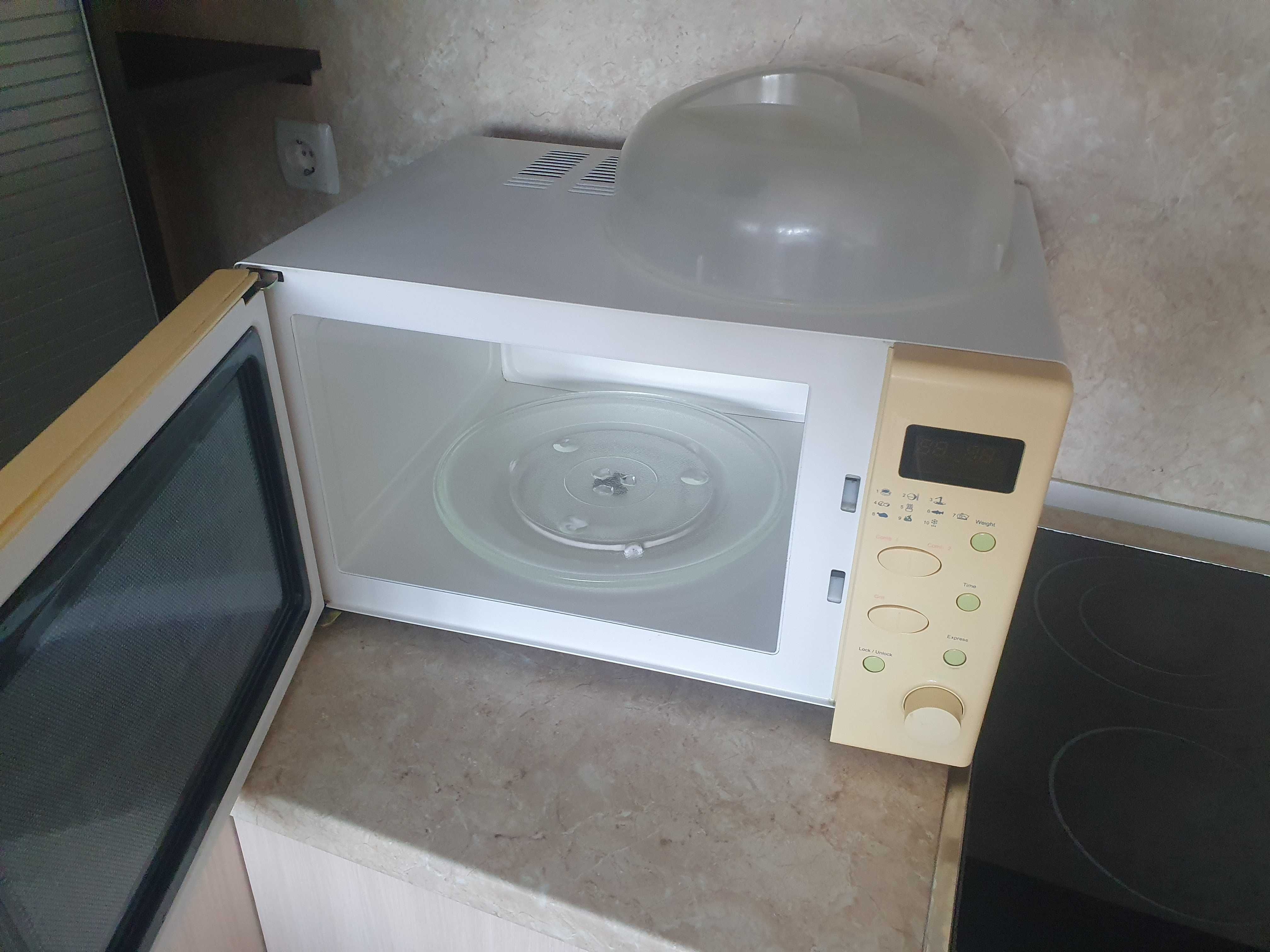 Продавам микровълнова фурна