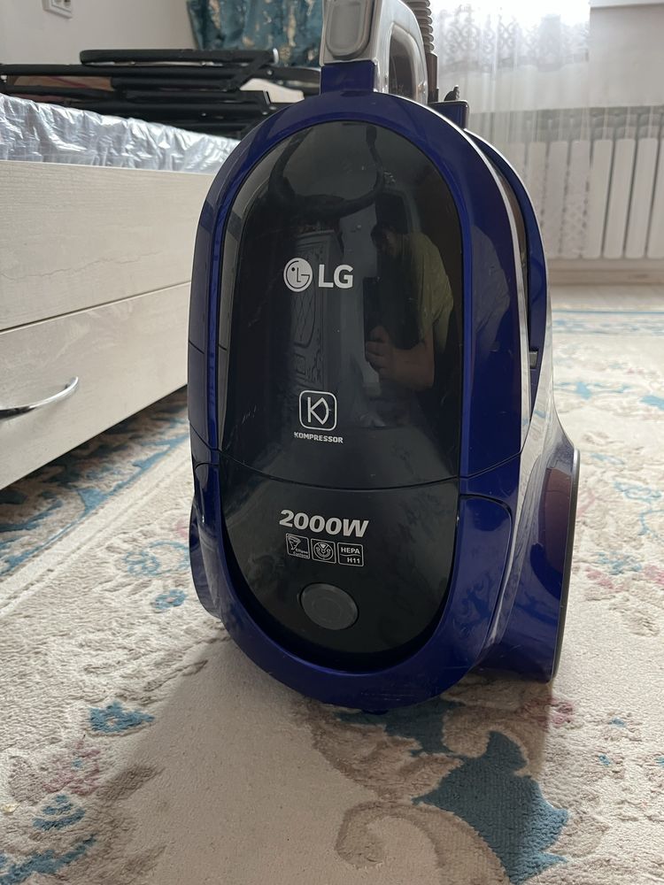 Продается пылесос LG