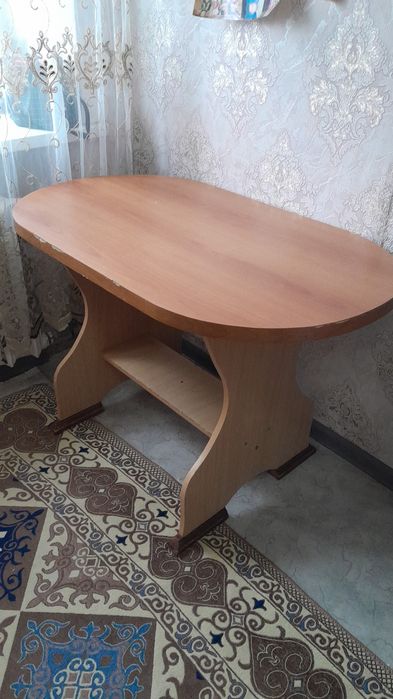 Продам деревянный  стол
