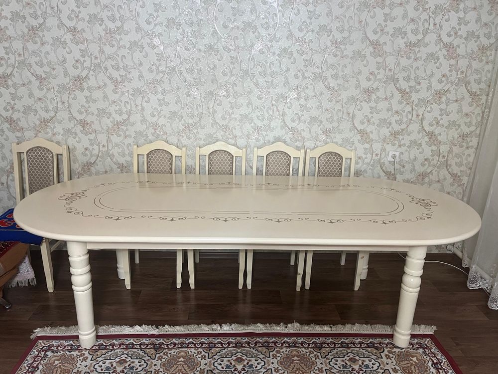 Стол со стульями