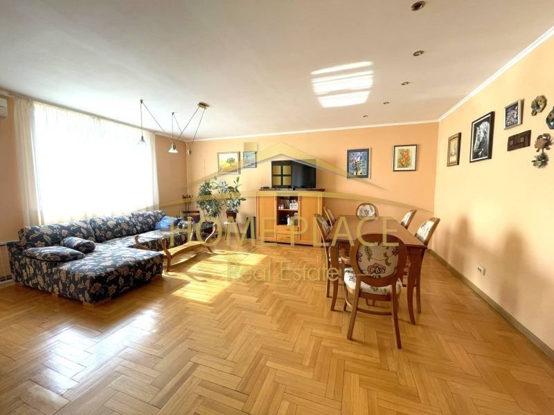 Продава се Тристаен апартамент в Варна, Бриз - 120 кв.м за 1959 €/кв.м - Снимка #1