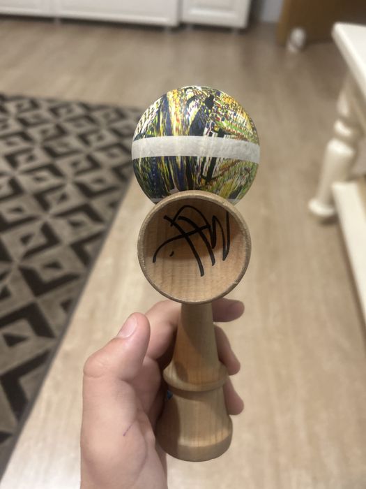 Kendama semnata de xremus si dani