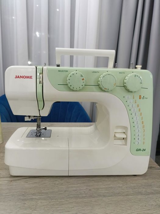 Швейна машинка Janome GR24