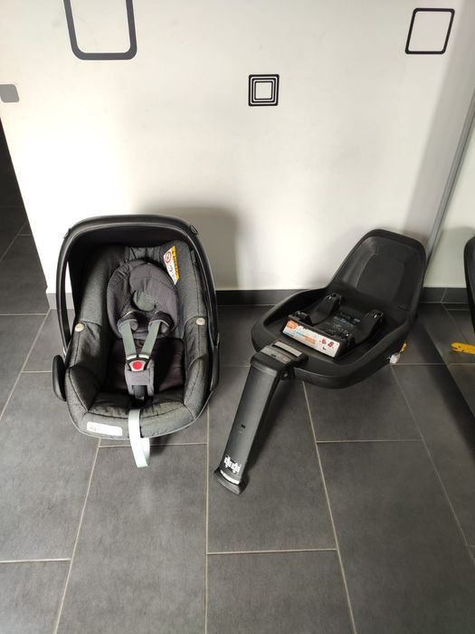 Scoica auto Maxi Cosi Pebble cu baza isofix 2Way Fix