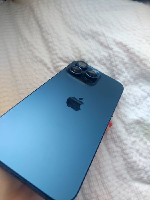 Продам Айфон 15 про мах