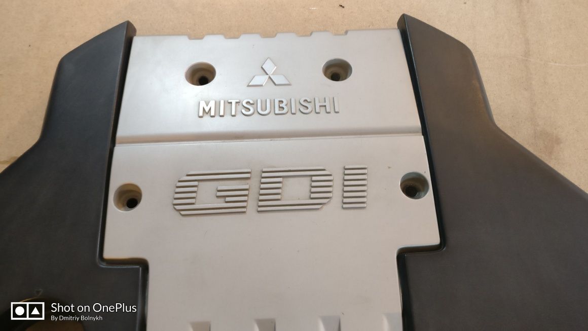Mitsubishi Carisma ...накладка декоративная на ДВС