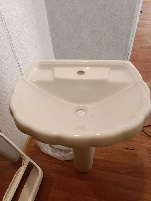 Раковина с педьесталом