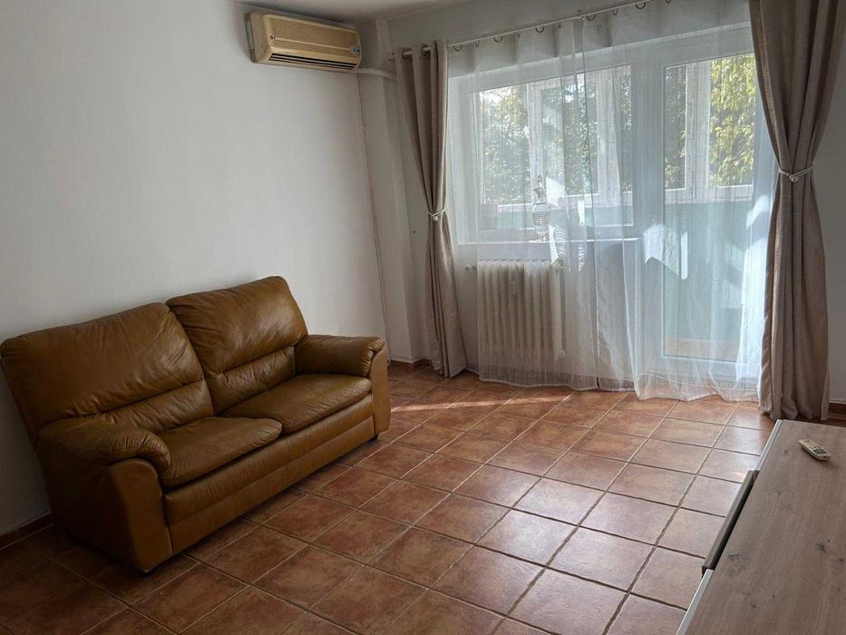 Inchiriez apartament