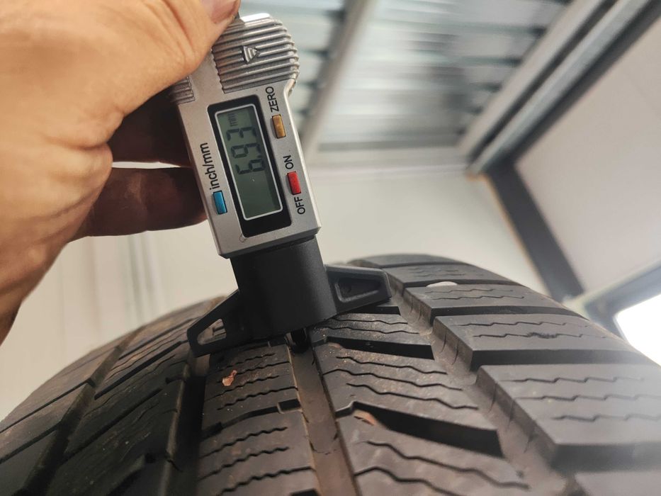 2бр. зимни гуми 235/65/17 Continental