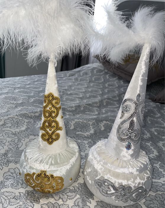 Сәукеле кілемше сырға салу