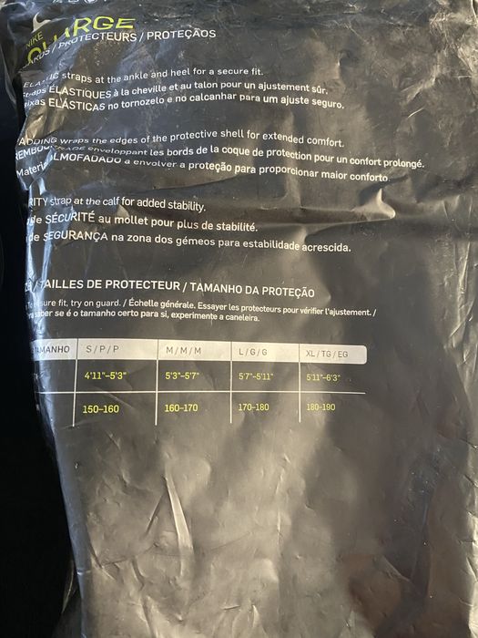 Protectii Nike fotbal L si XL