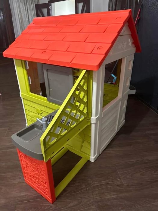 Casuta Smoby Nature Playhouse impecabila a fost montata de cat in casă