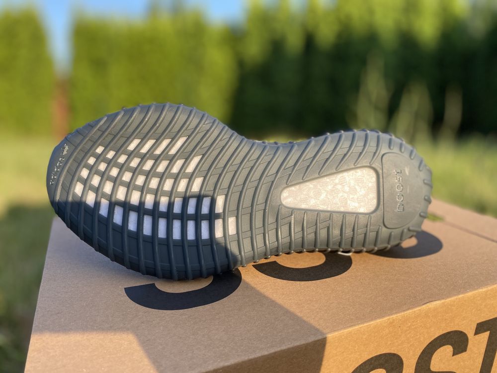 Отново Yeezy BOOST 350 Налични последни размери