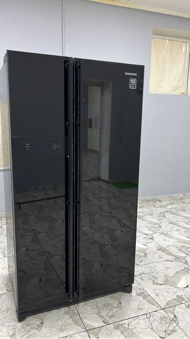 Холодельник марка самсунг 2х дверный работает