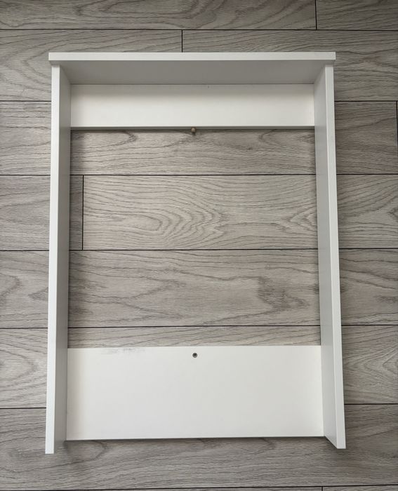 Masa infasat pentru bebelusi atasabila unei comode