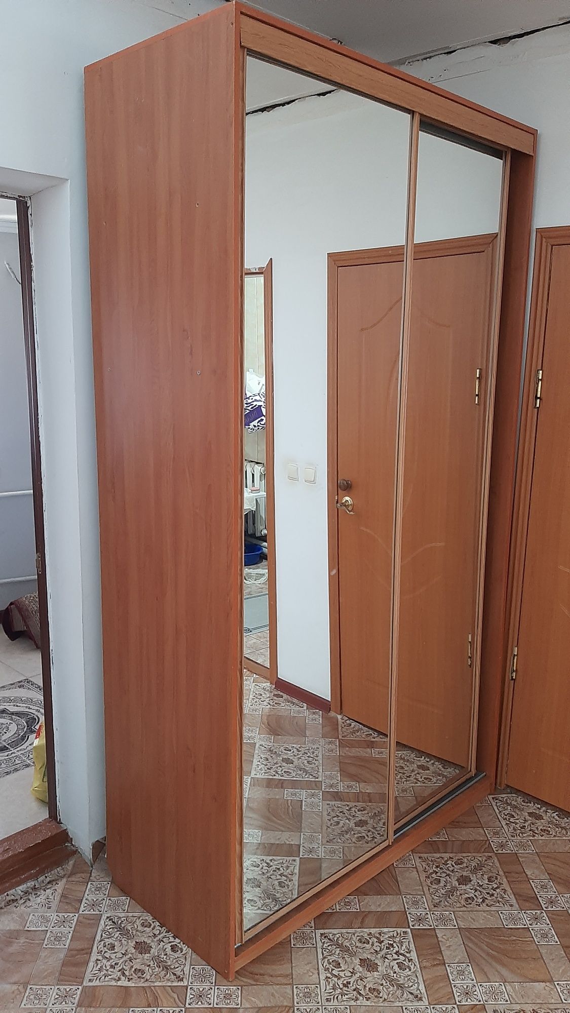 Продам б/у  шкаф