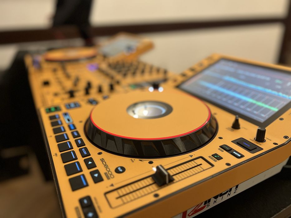 Denon SC 6000 + fly case Udg