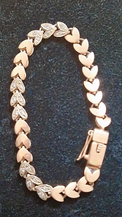 Срочно Золотой браслет с бриллиантами  Российский