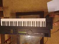 Vand Sintetizator yamaha Sy 200