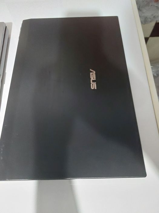 Laptop  asus     .