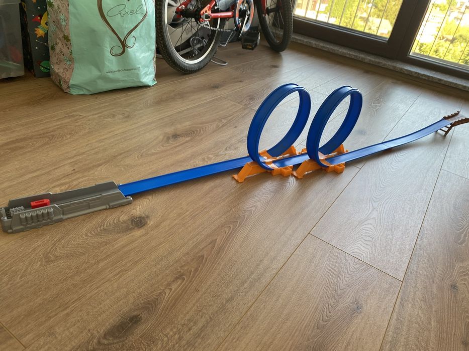 Писта Hot Wheels и Дървена писта с асансьор за коли