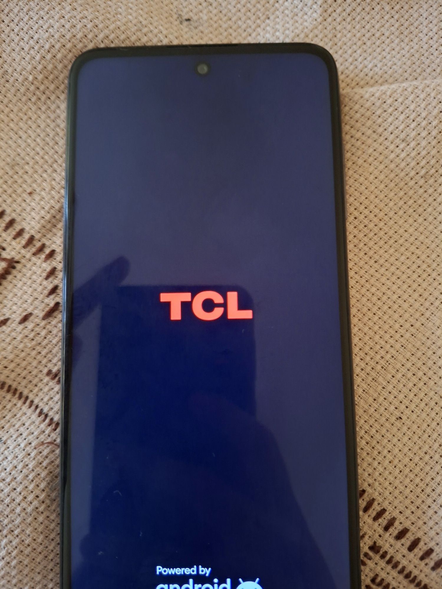 Продавам T C L цена 300