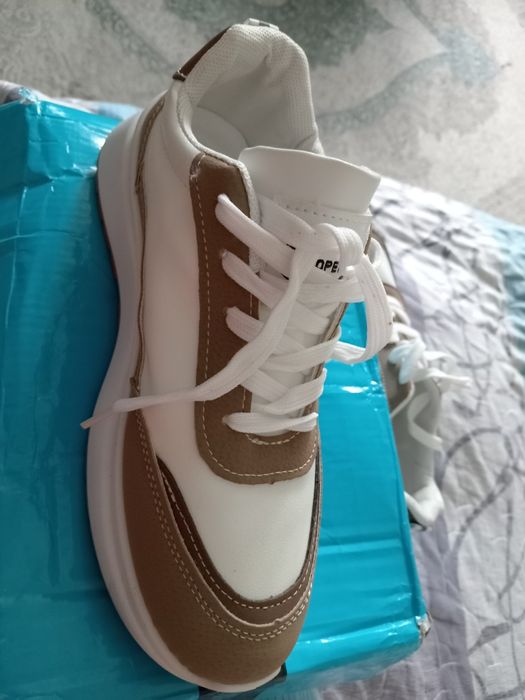 Новые кроссовки, размер 36-37