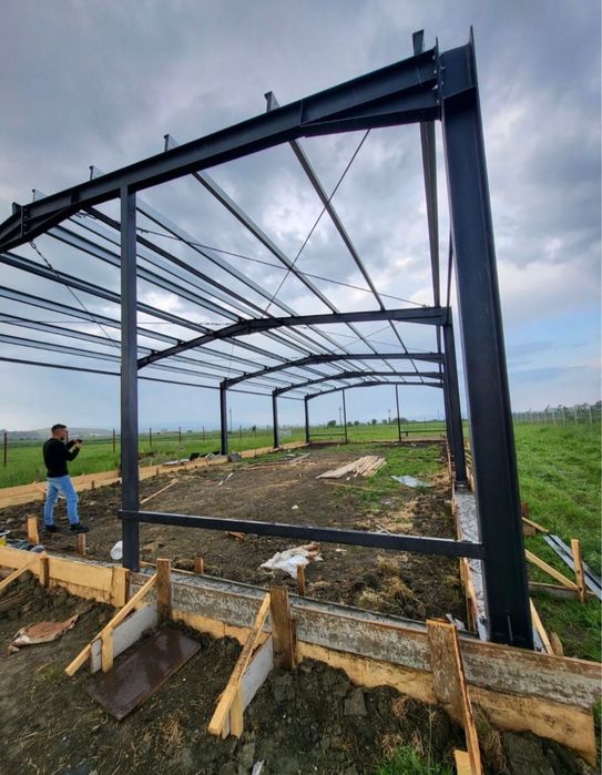 Hale metalice ( Spatii comerciale / Depozitare / shoow-room)