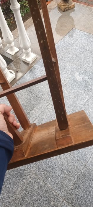 Scaun vechi din lemn