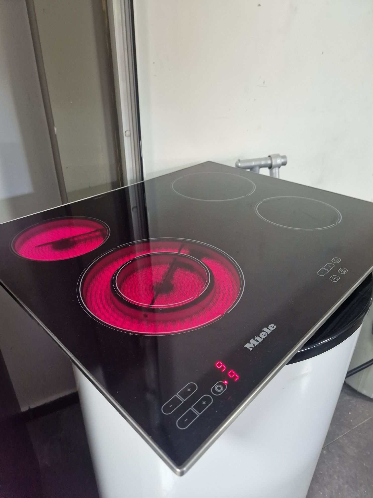 Керамичен плот Miele KM 541