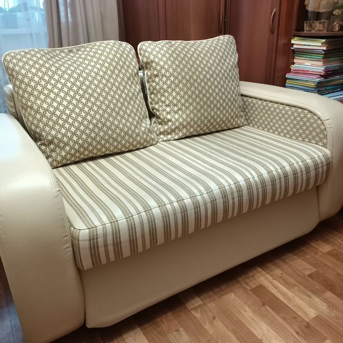 Диван-кровать бежевый