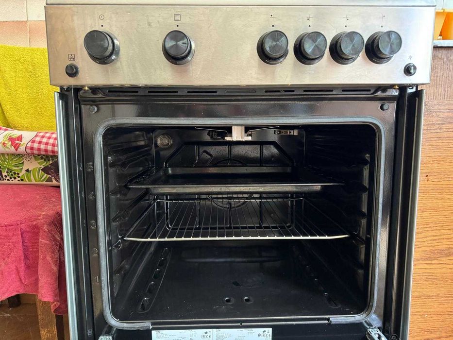Vând aragaz Beko FSGT62110DXO, 4 arzatoare, gaz