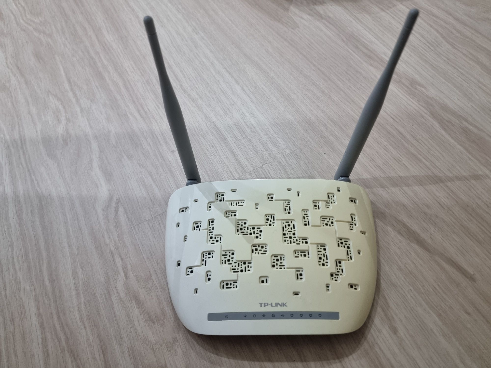 Wifi роутер TPLINK ( Китай)+  ADSL2 модем+ usb 2.0 .
