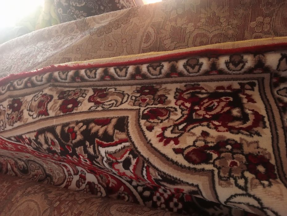 Assalomu alaykum  gilamlar sotiladi 2 ta