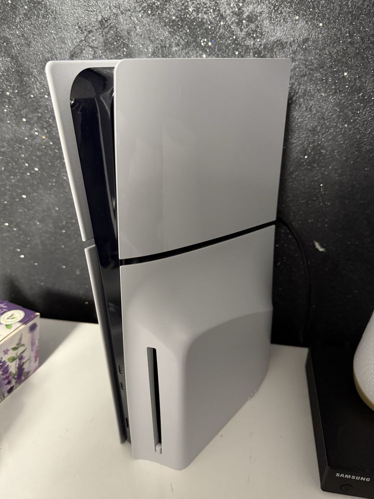 PlayStation 5/ PS5 Slim varianta cu Disk