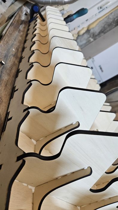 Raft la 45 grade cu 52 locuri si 8x8x16 cm dimensiune loc masinuta