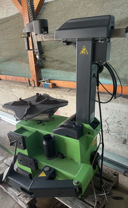 Машина за монтаж/демонтаж на гуми Bosch