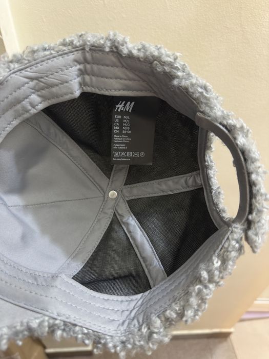 Зимна шапка с козирка H&M