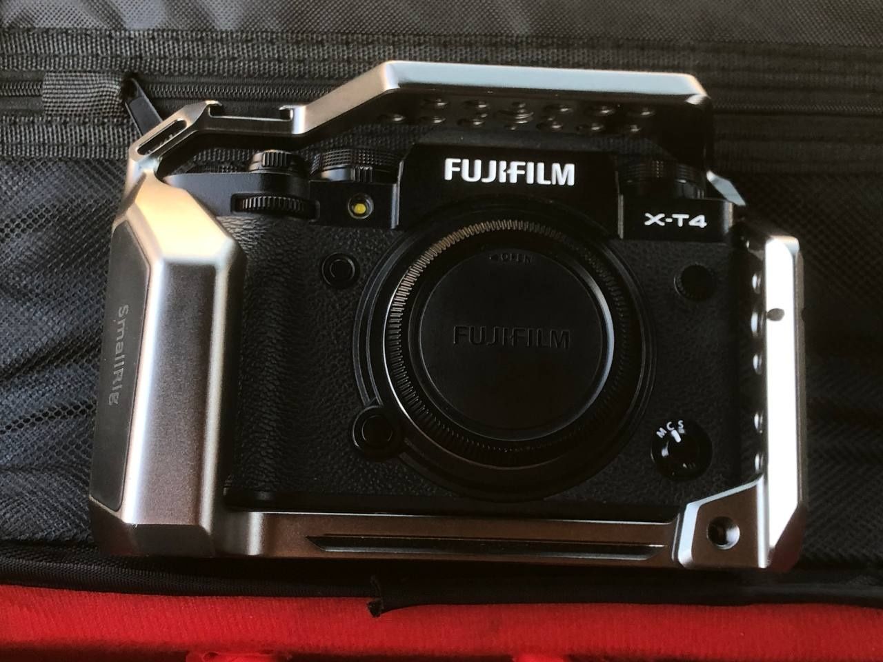 Fujifilm kamera , 2 ta obyetkiv sotiladi