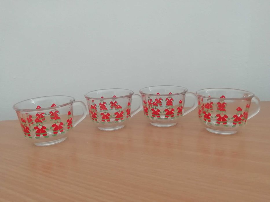 4 броя оригинални стъклени чаши за греяно вино с Дядо Коледа, arcoroc